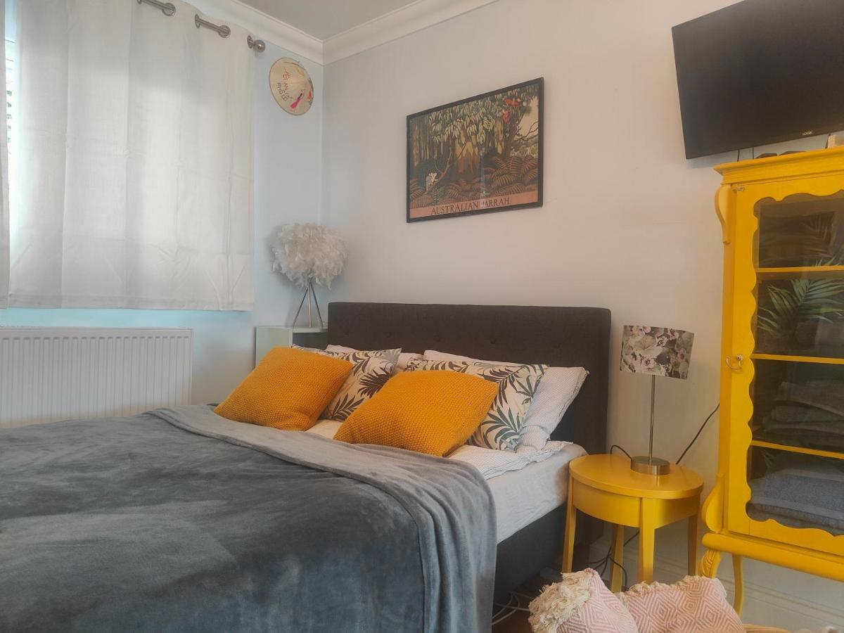 Self-contained Flat, Off Street Parking Close To Town And Appartamento Bournemouth