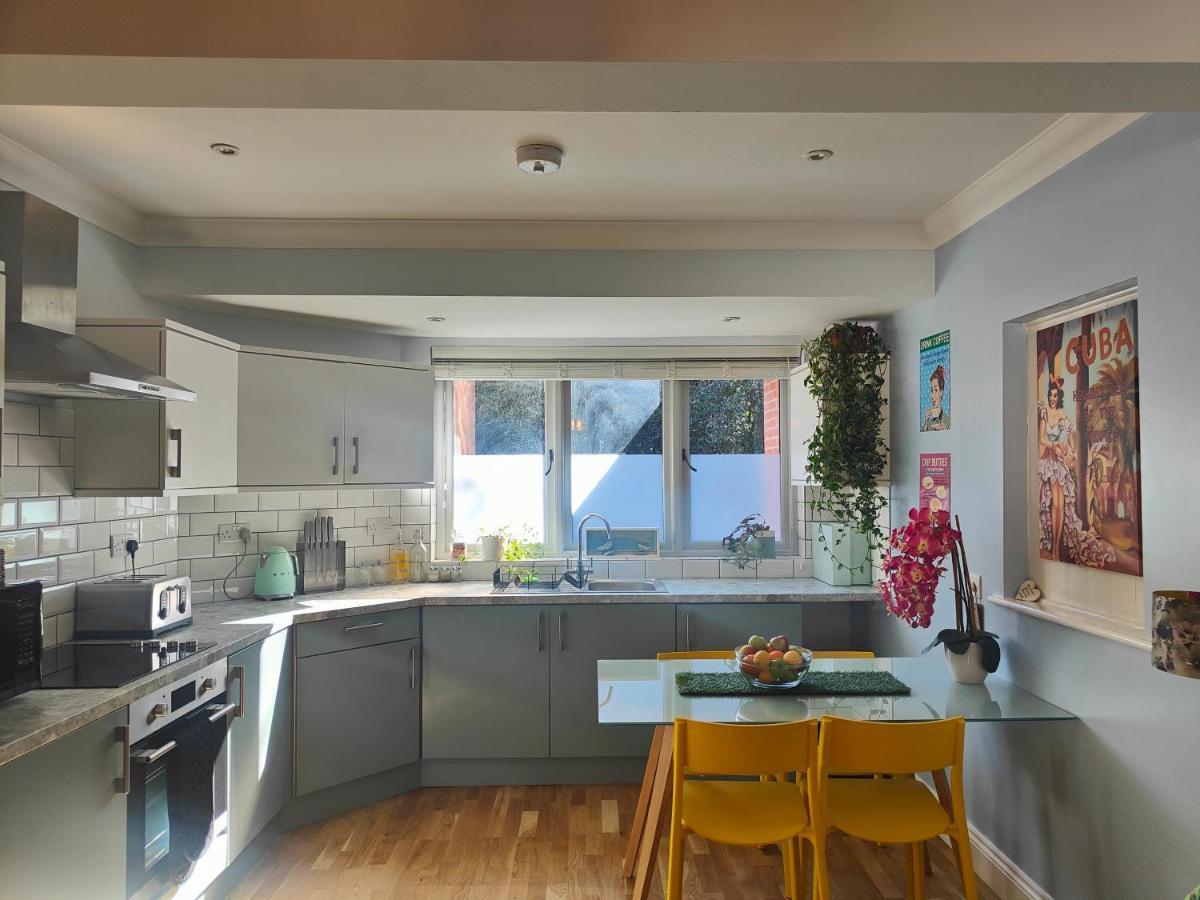 Appartamento Self-contained Flat, Off Street Parking Close To Town And *