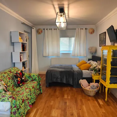 Self-Contained Flat, Off Street Parking Close To Town And Beach Bornemouth Extérieur photo