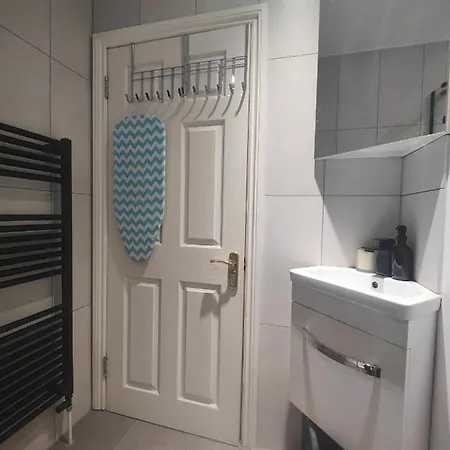 Self-Contained Flat, Off Street Parking Close To Town And Beach Bornemouth Extérieur photo