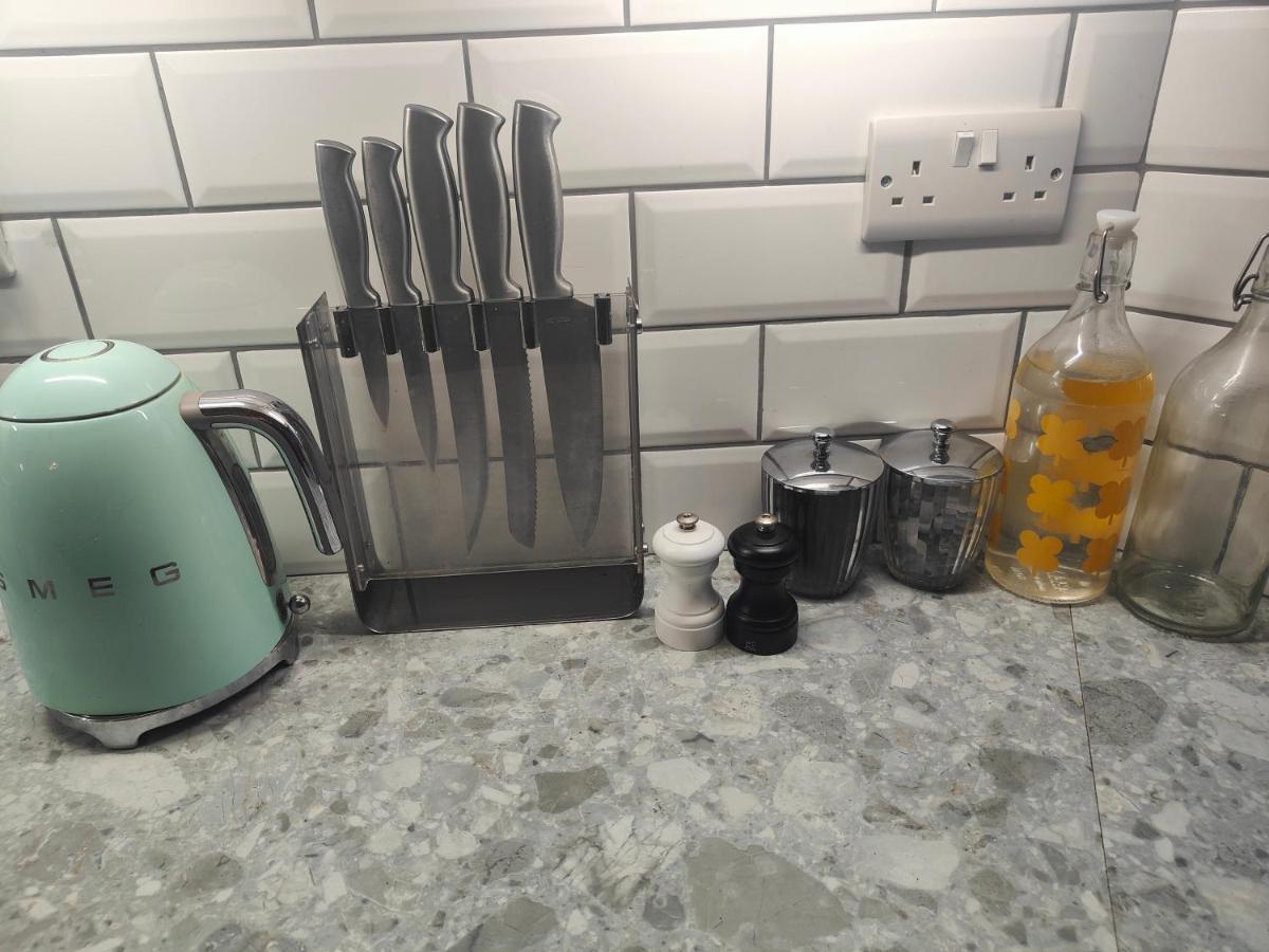 Appartement Self-contained Flat, Off Street Parking Close To Town And *